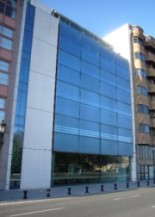 Fachada del Colegio de Abogados de Valencia con vistas al cauce del rio Turia